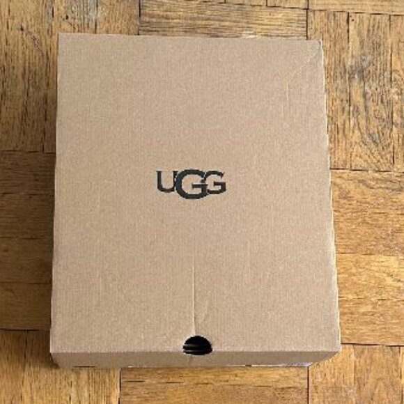 UGG Australia Empty Storage Box Measures H 14.5" "x L 12"x D 5.5" - Picture 2 of 2